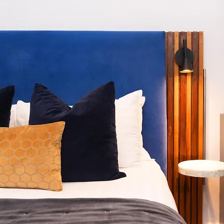 The Berkeley Square מלון 4*