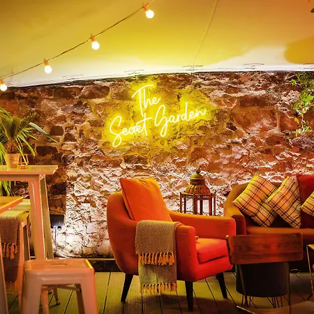 The Berkeley Square מלון