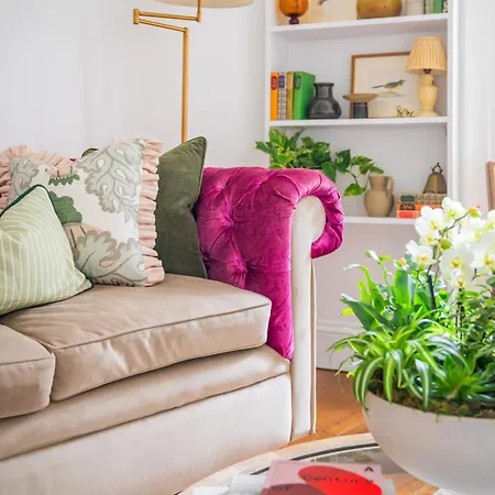 מלון The Berkeley Square 4*