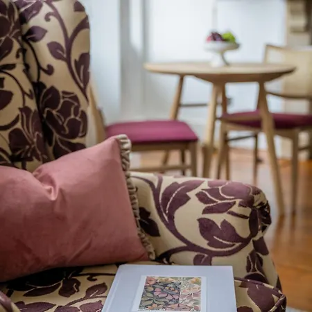 The Berkeley Square فندق 4*