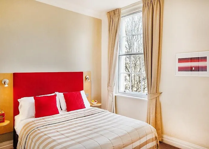 Отель The Berkeley Square 4*