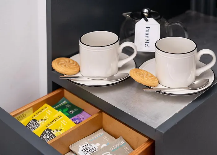 The Berkeley Square Отель Бристоль