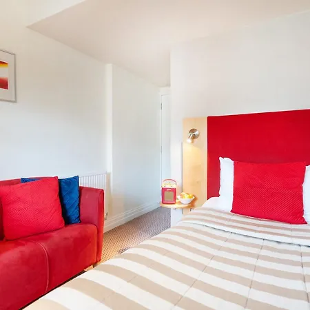 The Berkeley Square 4*