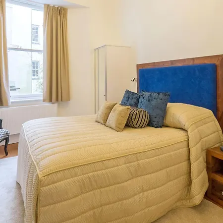 The Berkeley Square 4*