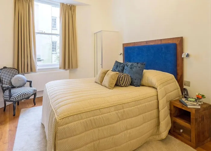 The Berkeley Square 4*