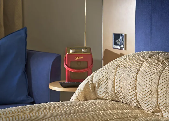 The Berkeley Square 4*